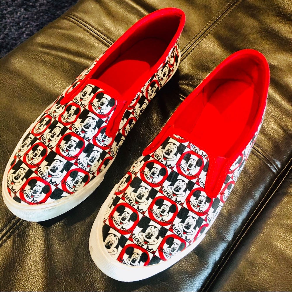 Disney Mickey Mouse Womens Slip-on